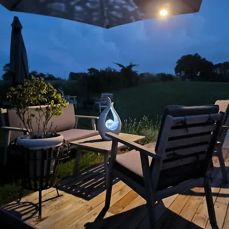 Luxury tent Caravane Seventies Avec Jacuzzi Lapalisse