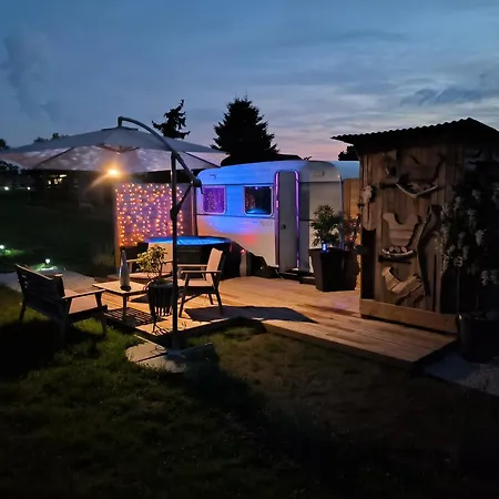 Luxury tent Caravane Seventies Avec Jacuzzi Lapalisse