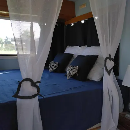 Luxury tent Caravane Seventies Avec Jacuzzi Lapalisse