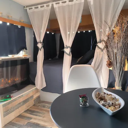 Luxury tent Caravane Seventies Avec Jacuzzi *